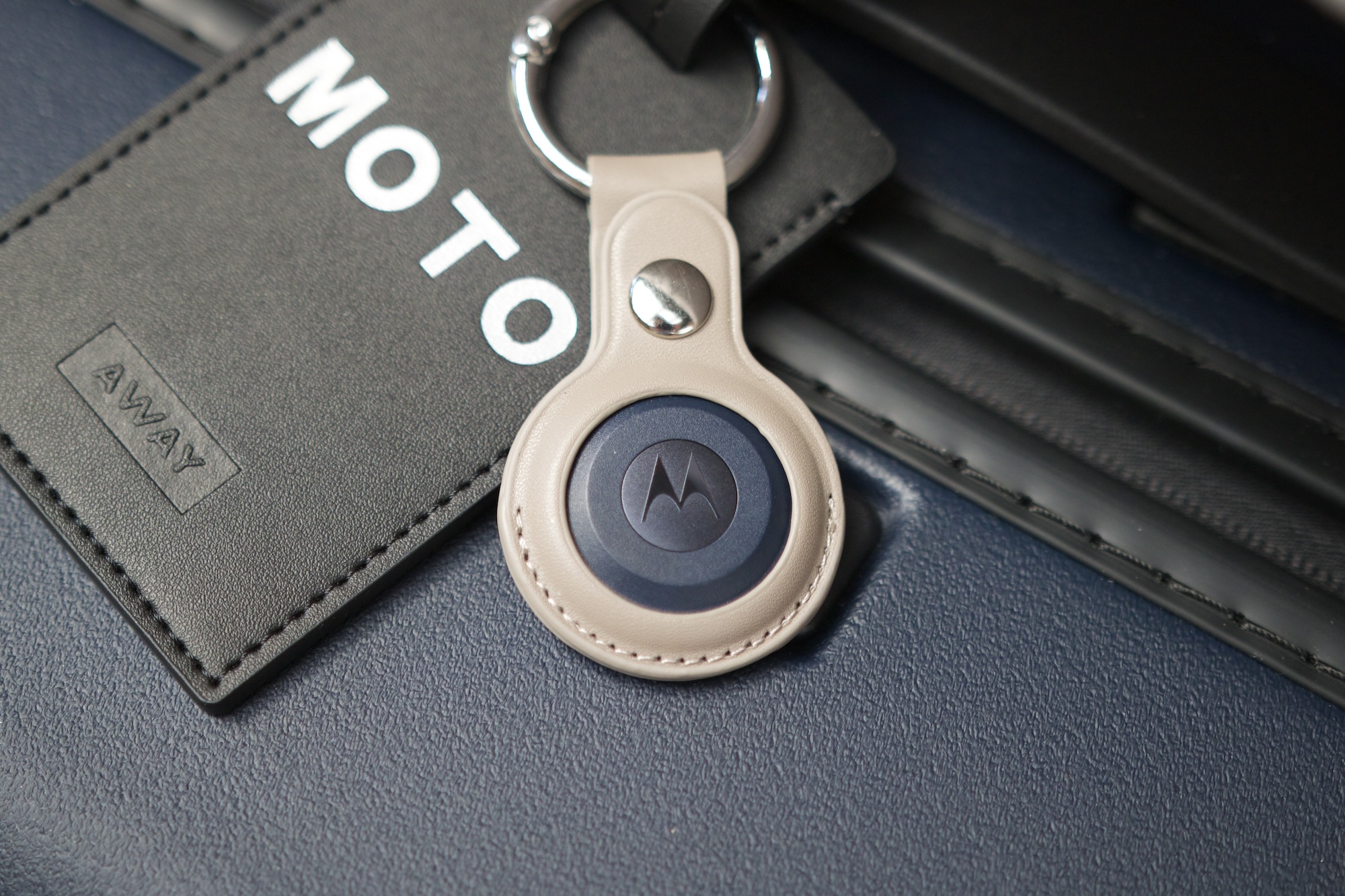 Moto Tag Is Motorola s Answer To AirTags And It Looks Way Better Moto Tag Is Motorola s Answer To AirTags And It Looks Way Better