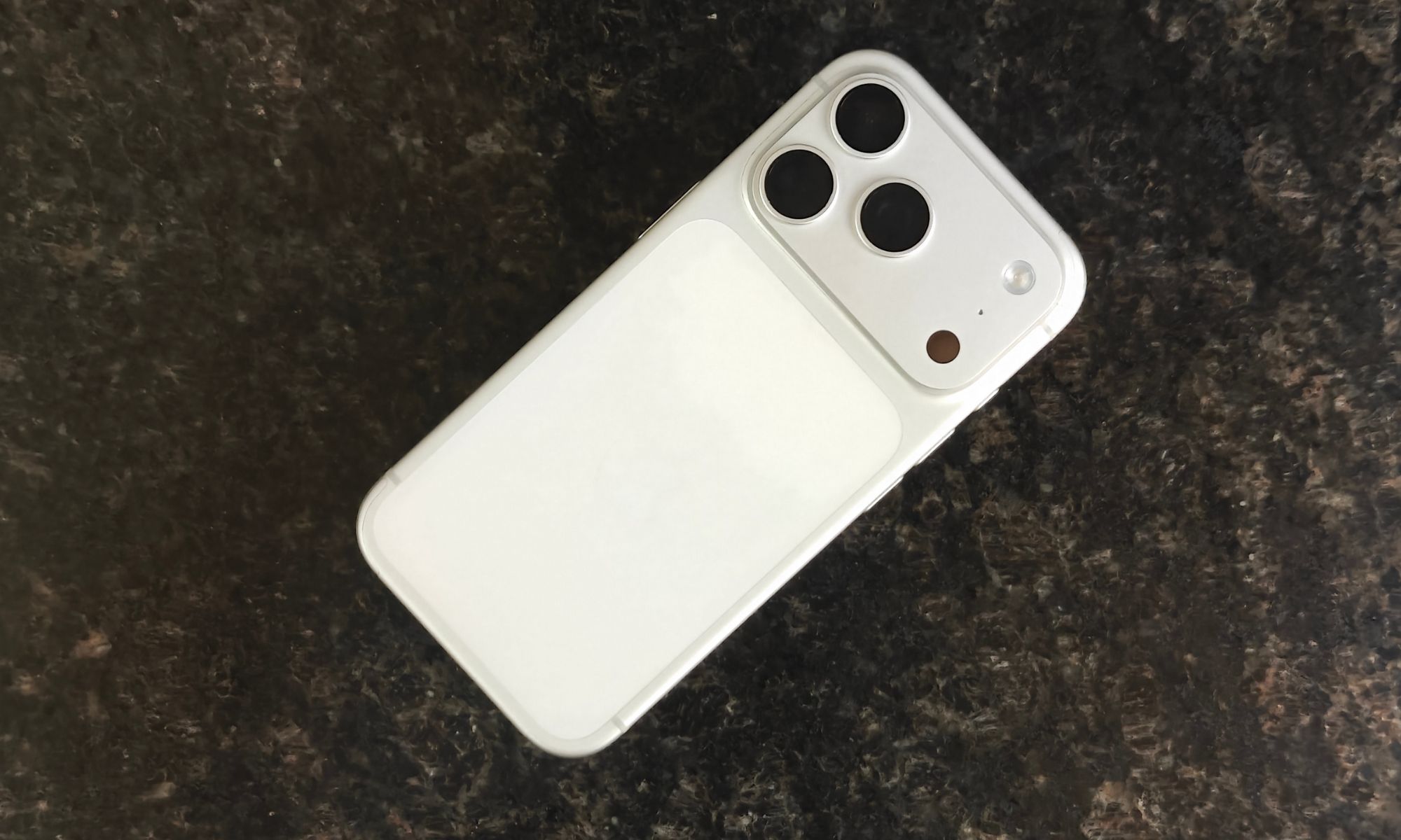 iPhone 17 Pro 後蓋。